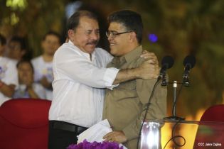 Daniel y Rosario en acto del 80 Aniversario del Tránsito a la Inmortalidad del General Augusto C. Sandino