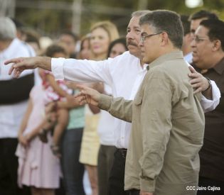Daniel y Rosario en acto del 80 Aniversario del Tránsito a la Inmortalidad del General Augusto C. Sandino