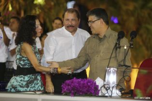 Daniel y Rosario en acto del 80 Aniversario del Tránsito a la Inmortalidad del General Augusto C. Sandino