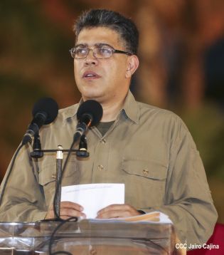 Daniel y Rosario en acto del 80 Aniversario del Tránsito a la Inmortalidad del General Augusto C. Sandino