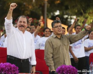 Daniel y Rosario en acto del 80 Aniversario del Tránsito a la Inmortalidad del General Augusto C. Sandino