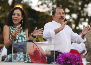 Daniel y Rosario en acto del 80 Aniversario del Tránsito a la Inmortalidad del General Augusto C. Sandino