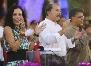 Daniel y Rosario en acto del 80 Aniversario del Tránsito a la Inmortalidad del General Augusto C. Sandino