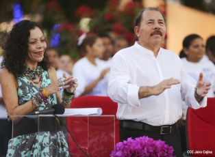 Daniel y Rosario en acto del 80 Aniversario del Tránsito a la Inmortalidad del General Augusto C. Sandino