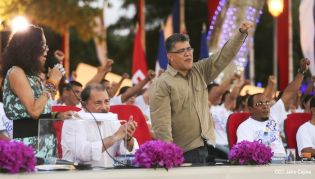 Daniel y Rosario en acto del 80 Aniversario del Tránsito a la Inmortalidad del General Augusto C. Sandino