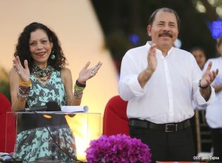 Daniel y Rosario en acto del 80 Aniversario del Tránsito a la Inmortalidad del General Augusto C. Sandino