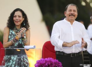 Daniel y Rosario en acto del 80 Aniversario del Tránsito a la Inmortalidad del General Augusto C. Sandino