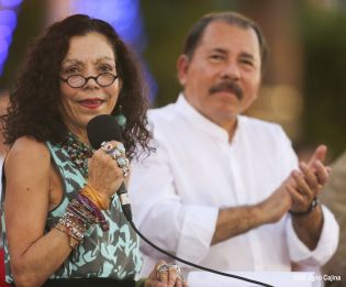 Daniel y Rosario en acto del 80 Aniversario del Tránsito a la Inmortalidad del General Augusto C. Sandino