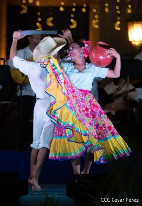 Celebran 169 años de la Novia del Xolotlán con espectacular serenata