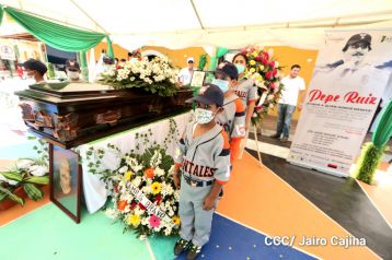 Homenaje al cronista deportivo Pepe Ruiz