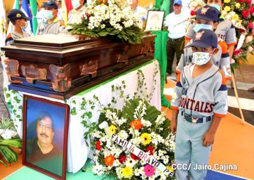 Homenaje al cronista deportivo Pepe Ruiz