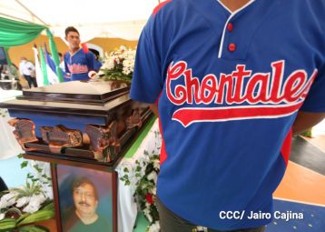 Homenaje al cronista deportivo Pepe Ruiz