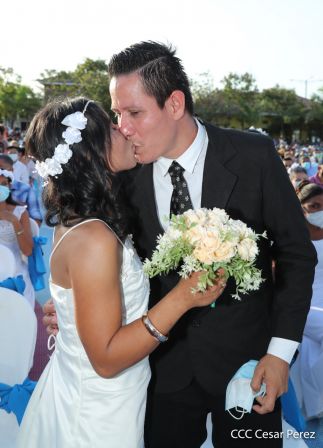 Cuatrocientas parejas se dieron el “Si… Acepto” en ocasión del Día del Amor y la Amistad