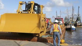Maquinaria para construcción de carretera en Bluefields