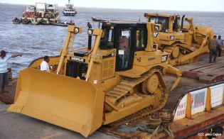 Maquinaria para construcción de carretera en Bluefields