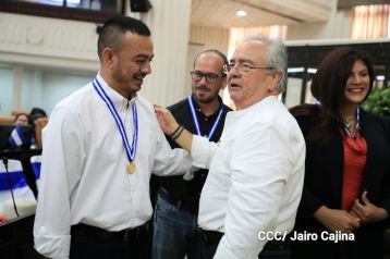 Orden Rigoberto Cabezas a periodistas que han contribuido a la paz, el progreso, estabilidad y desarrollo de Nicaragua