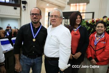 Orden Rigoberto Cabezas a periodistas que han contribuido a la paz, el progreso, estabilidad y desarrollo de Nicaragua