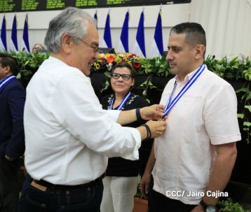 Orden Rigoberto Cabezas a periodistas que han contribuido a la paz, el progreso, estabilidad y desarrollo de Nicaragua