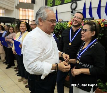Orden Rigoberto Cabezas a periodistas que han contribuido a la paz, el progreso, estabilidad y desarrollo de Nicaragua