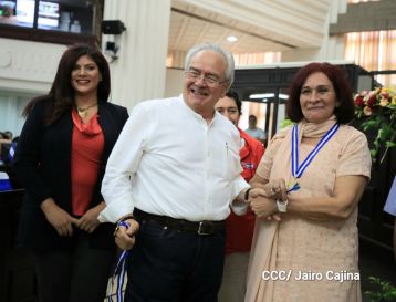Orden Rigoberto Cabezas a periodistas que han contribuido a la paz, el progreso, estabilidad y desarrollo de Nicaragua