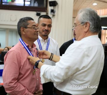 Orden Rigoberto Cabezas a periodistas que han contribuido a la paz, el progreso, estabilidad y desarrollo de Nicaragua