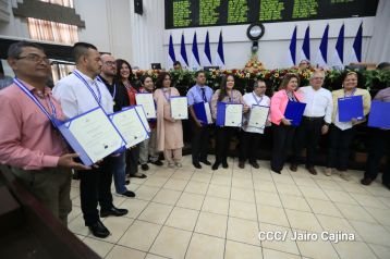 Orden Rigoberto Cabezas a periodistas que han contribuido a la paz, el progreso, estabilidad y desarrollo de Nicaragua
