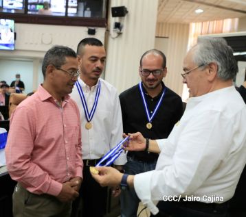 Orden Rigoberto Cabezas a periodistas que han contribuido a la paz, el progreso, estabilidad y desarrollo de Nicaragua