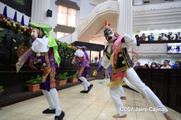 Orden Rigoberto Cabezas a periodistas que han contribuido a la paz, el progreso, estabilidad y desarrollo de Nicaragua