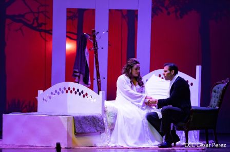 Puesta en escena de La Traviata del italiano Giuseppe Verdi 