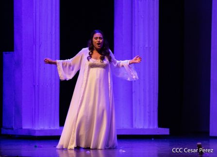 Puesta en escena de La Traviata del italiano Giuseppe Verdi 