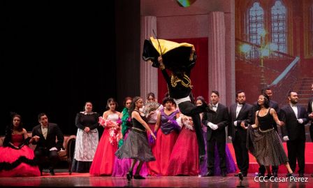 Puesta en escena de La Traviata del italiano Giuseppe Verdi 