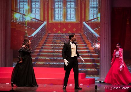 Puesta en escena de La Traviata del italiano Giuseppe Verdi 