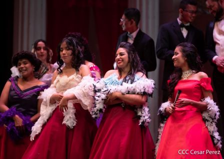 Puesta en escena de La Traviata del italiano Giuseppe Verdi 