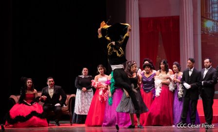 Puesta en escena de La Traviata del italiano Giuseppe Verdi 