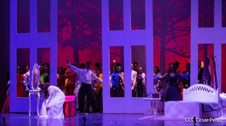 Puesta en escena de La Traviata del italiano Giuseppe Verdi 