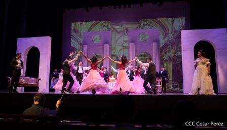 Puesta en escena de La Traviata del italiano Giuseppe Verdi 