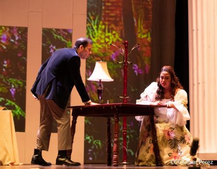 Puesta en escena de La Traviata del italiano Giuseppe Verdi 