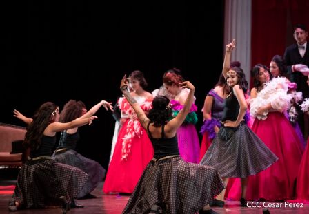 Puesta en escena de La Traviata del italiano Giuseppe Verdi 