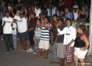 Familias de Blufields celebran victoria FSLN en la Costa Caribe