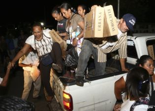 Familias de Blufields celebran victoria FSLN en la Costa Caribe