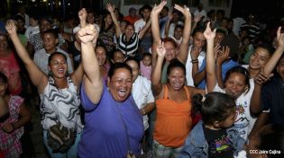 Familias de Blufields celebran victoria FSLN en la Costa Caribe