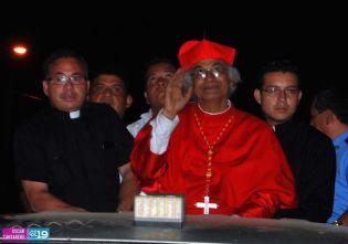 Con mucho regocijo fieles católicos reciben a Cardenal Brenes en Catedral de Managua