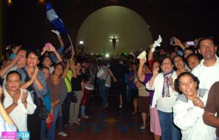 Con mucho regocijo fieles católicos reciben a Cardenal Brenes en Catedral de Managua