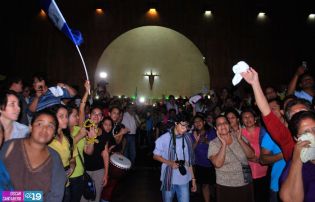 Con mucho regocijo fieles católicos reciben a Cardenal Brenes en Catedral de Managua