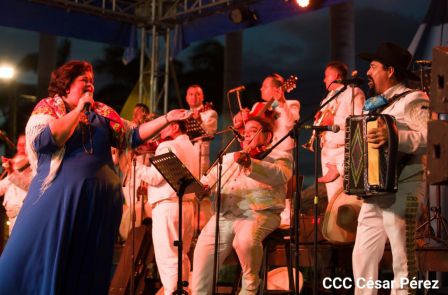 Concierto “Amor de Madre” en el Puerto Salvador Allende