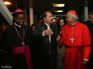 Presidente Daniel y Compañera Rosario reciben a Su Eminencia Cardenal Leopoldo Brenes