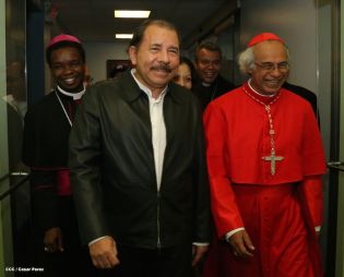 Presidente Daniel y Compañera Rosario reciben a Su Eminencia Cardenal Leopoldo Brenes