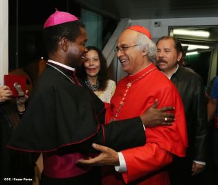 Presidente Daniel y Compañera Rosario reciben a Su Eminencia Cardenal Leopoldo Brenes
