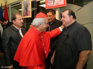 Presidente Daniel y Compañera Rosario reciben a Su Eminencia Cardenal Leopoldo Brenes