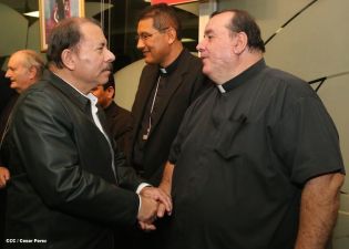 Presidente Daniel y Compañera Rosario reciben a Su Eminencia Cardenal Leopoldo Brenes
